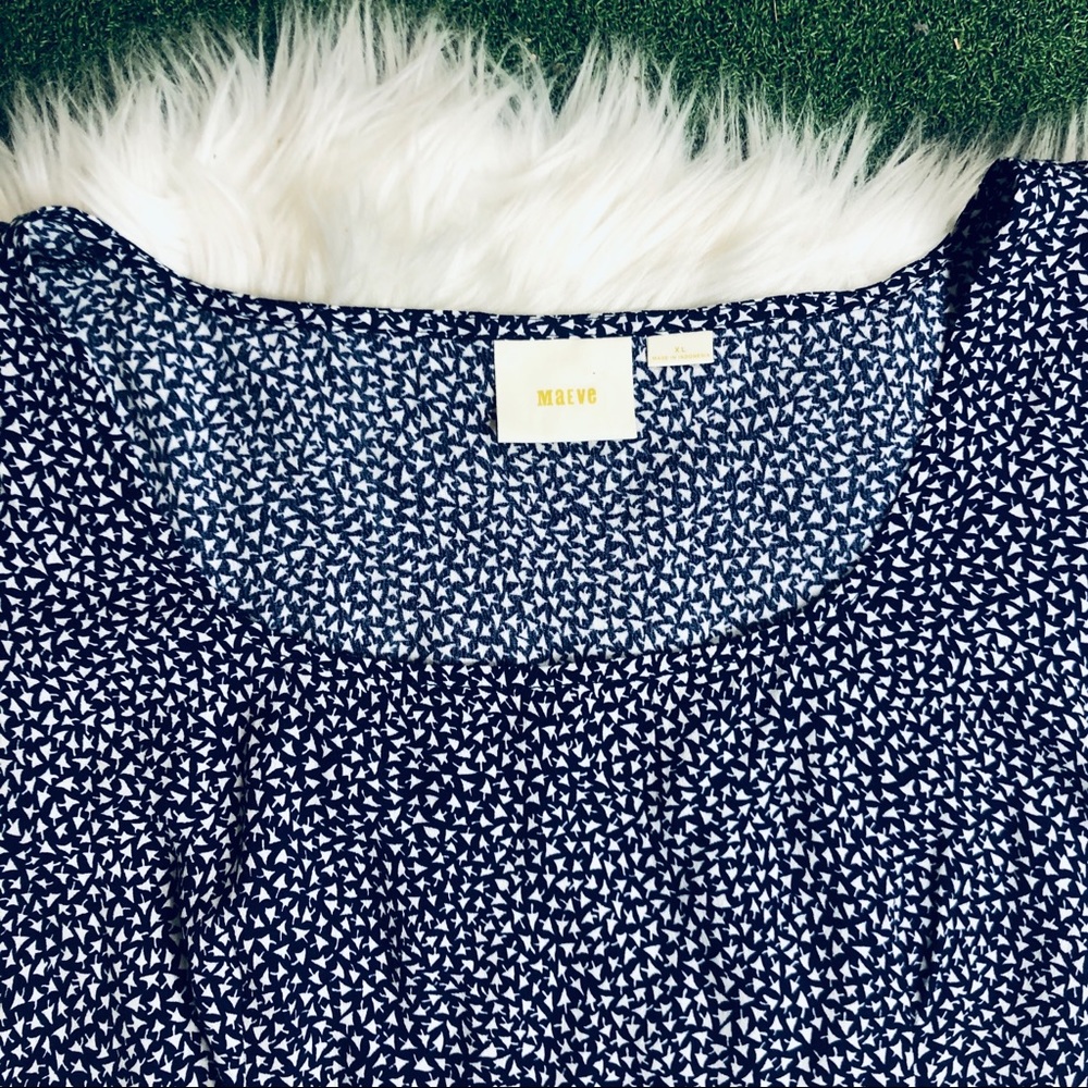 Maeve Anthropologie Navy Arrow Print Crop Top - Picture 2 of 7